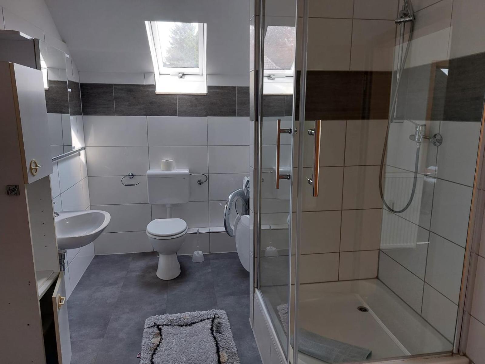 Gaestezimmer Gasthof Becker Hotel Wulfrath Exterior foto