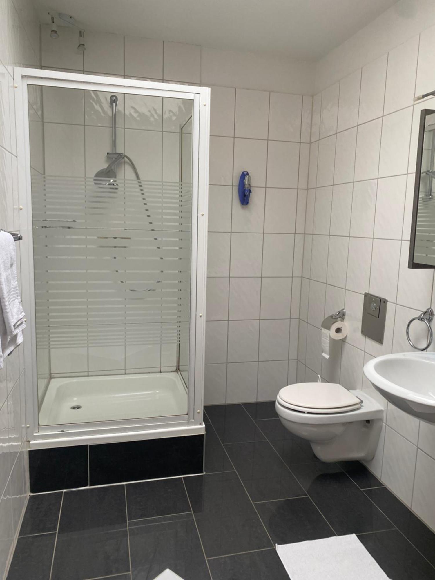 Gaestezimmer Gasthof Becker Hotel Wulfrath Exterior foto